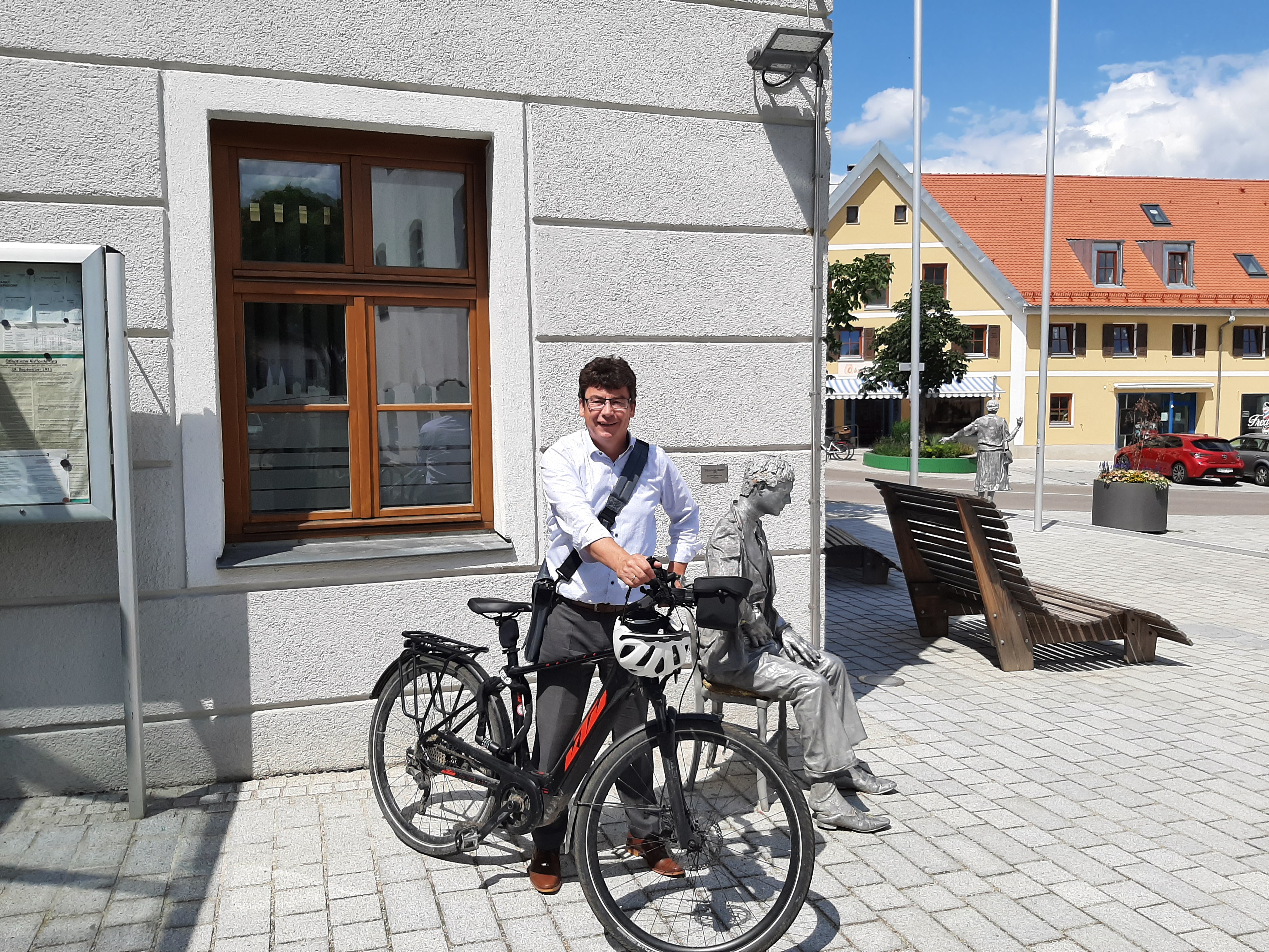 Auch unser Bürgermeister Franz Obesser legt manchmal den Weg ins Rathaus mit dem Radl zurück.